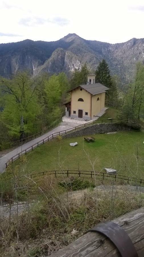 B&B Ai Pini Tiarno di Sopra Buitenkant foto