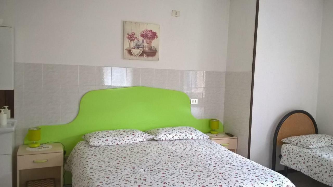 B&B Ai Pini Tiarno di Sopra Buitenkant foto