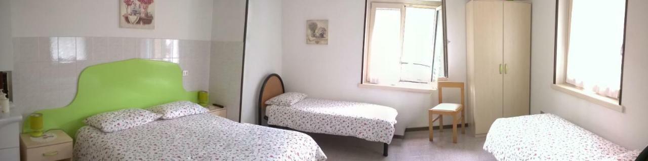 B&B Ai Pini Tiarno di Sopra Buitenkant foto