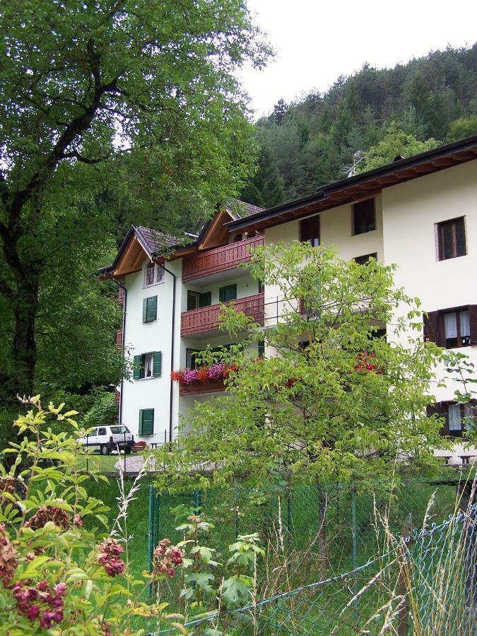 B&B Ai Pini Tiarno di Sopra Buitenkant foto