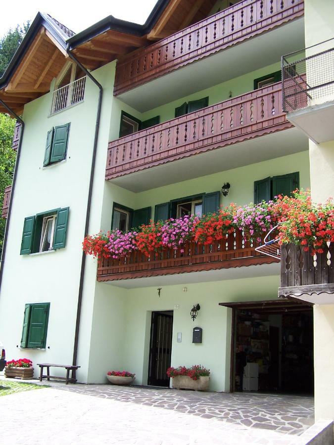 B&B Ai Pini Tiarno di Sopra Buitenkant foto